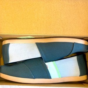 Tom’s Alpargata in Dark Forest Green Canvas Colorblock